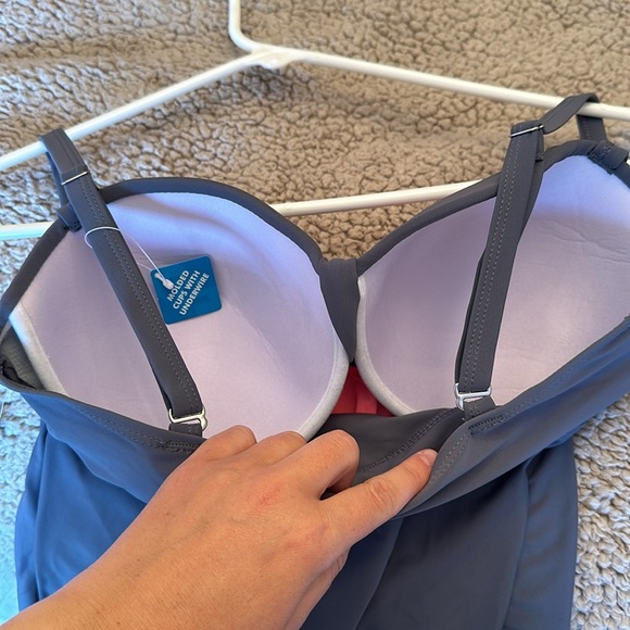 Tankini w/ adjustable straps .Molded cups with underwire. medium. Pink/gray - Picture 3 of 3